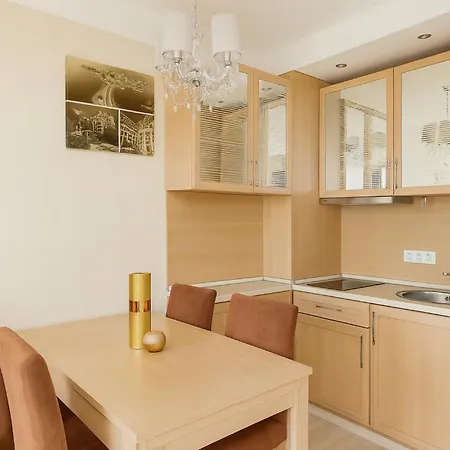 Private Grand 11 Apartment *