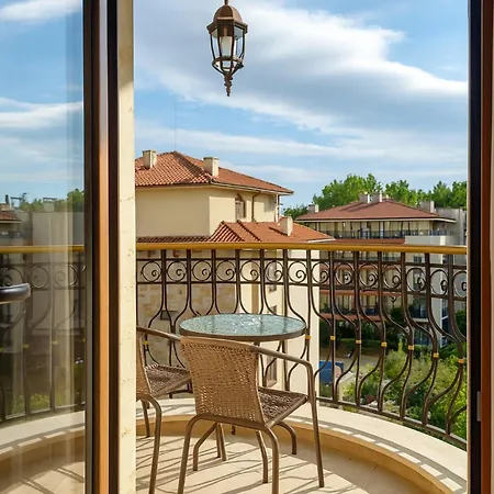 Private Grand 11 Apartment